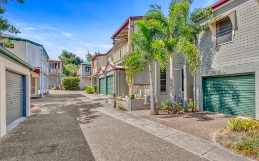HERITAGE STYLE TOWNHOUSE IN THE HEART OF ANNERLEY
