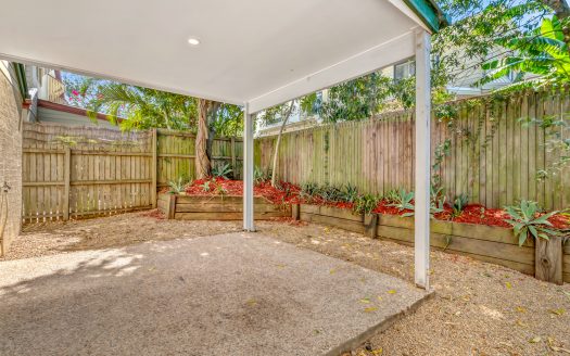 HERITAGE STYLE TOWNHOUSE IN THE HEART OF ANNERLEY