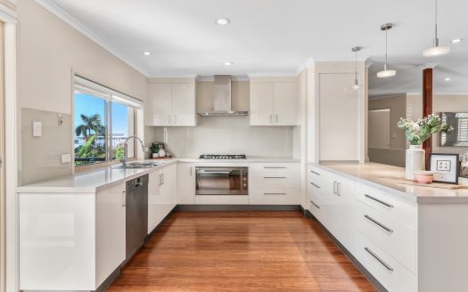 SENSATIONAL FAMILY HOME