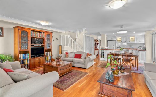 LUXURY LIVING IN BUSH LIKE SETTING