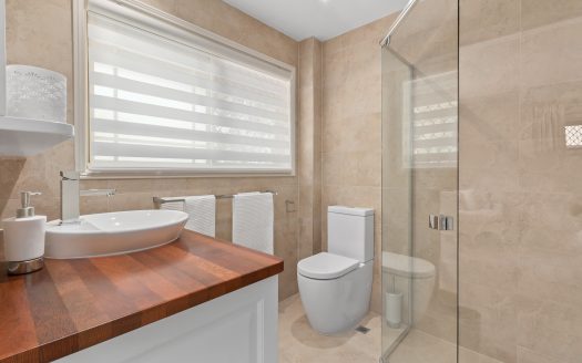 LUXURY LIVING IN BUSH LIKE SETTING