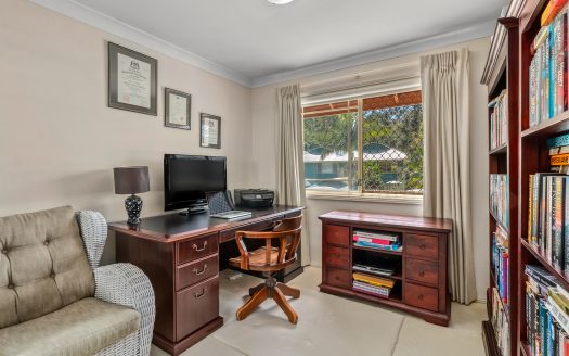 LUXURY LIVING IN BUSH LIKE SETTING