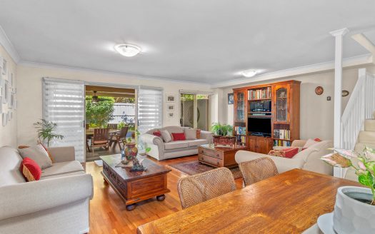 LUXURY LIVING IN BUSH LIKE SETTING